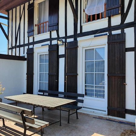 Maison A Colombages Norrois Exterior photo